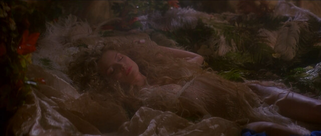 Anna Friel sexy, Calista Flockhart sexy - A Midsummer Night's Dream (1999)