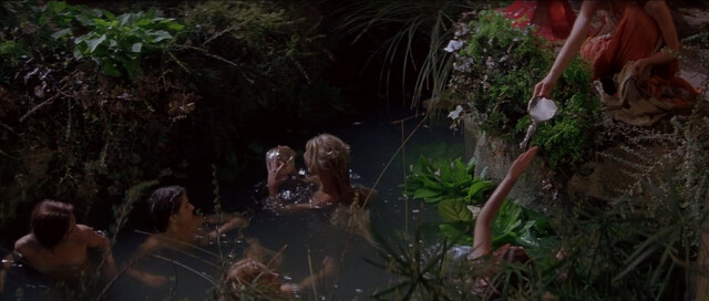 Anna Friel sexy, Calista Flockhart sexy - A Midsummer Night's Dream (1999)