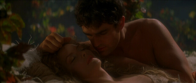 Anna Friel sexy, Calista Flockhart sexy - A Midsummer Night's Dream (1999)