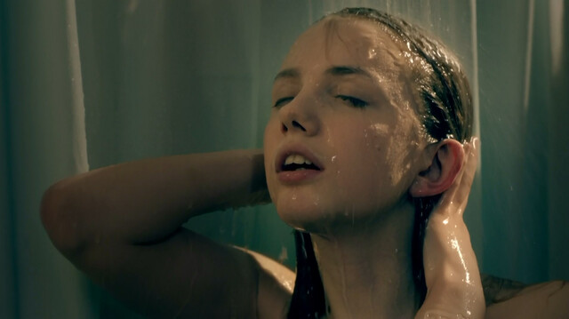 Hannah Murray sexy - Skins s07e03 (2013)