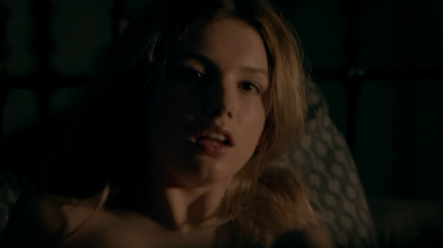 Hannah Murray sexy - Skins s07e03 (2013)