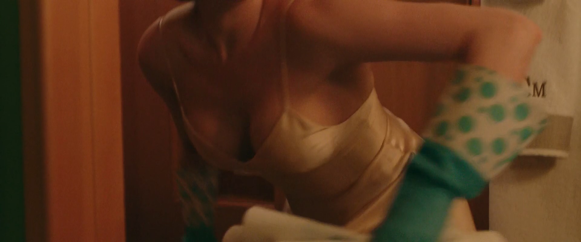 Haley Bennett sexy - Swallow (2019)