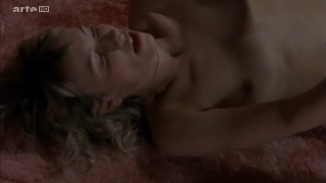 Julie-Anne Roth nude – Les vivants et les morts s01e06 (2009)