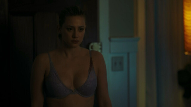 Lili Reinhart sexy, Camila Mendes sexy - Riverdale s04e14 (2020)