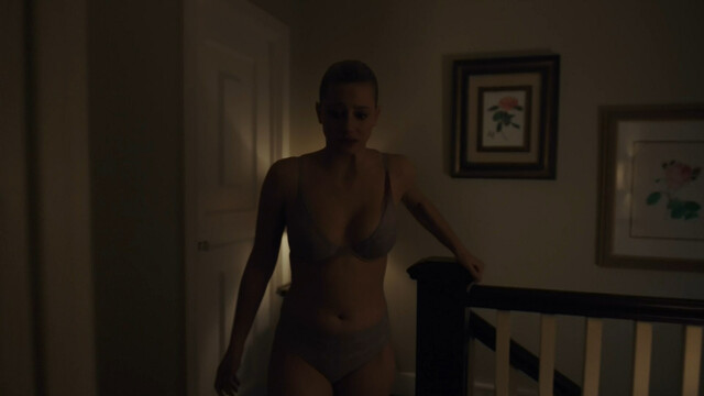 Lili Reinhart sexy, Camila Mendes sexy - Riverdale s04e14 (2020)