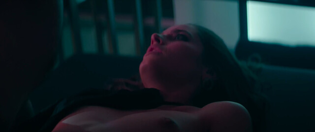 Matilde Gioli nude, Mariela Garriga sexy - Gli Uomini D'Oro (2019)