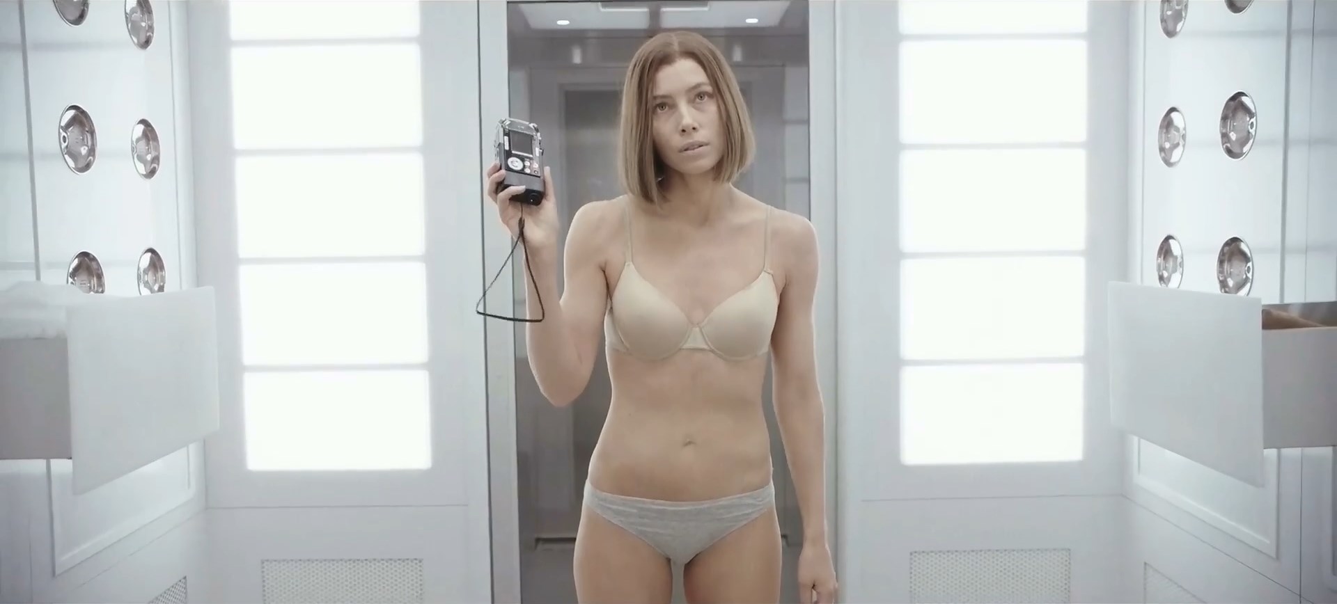 Jessica Biel sexy - Limetown s01e05 (2019)