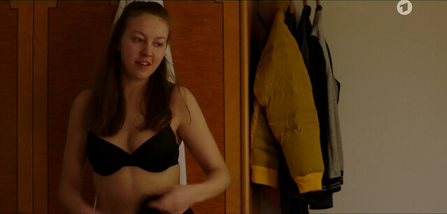 Darja Mahotkin nude, Eva Lobau nude, Bibiana Beglau sexy - Tatort e1121 (2020)