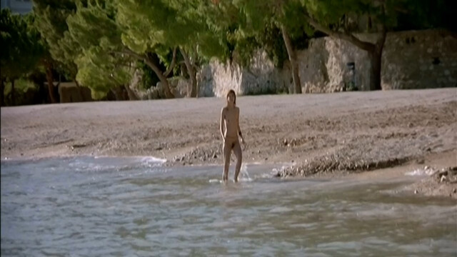 Julie Gayet nude - Lovely Rita, sainte patronne des cas dуsespуrуs (2003)