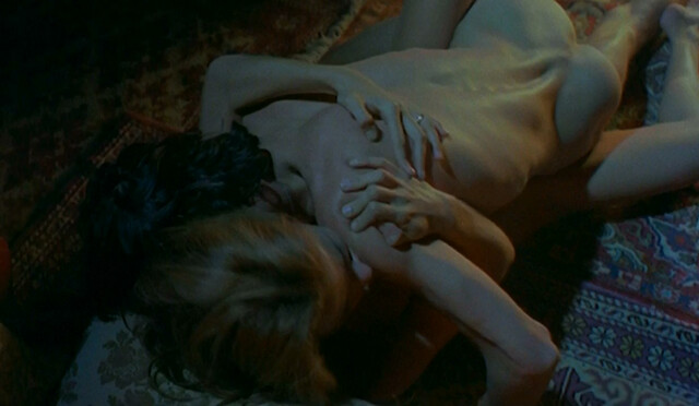 Monica Zanchi nude, Paola Montenero nude - L'uomo, la donna e la bestia (1977)