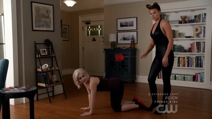 Rose McIver sexy, Alyson Michalka sexy - iZombie s03e10 (2017)