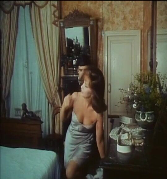 Gina Lollobrigida sexy -  That Splendid November (1969)