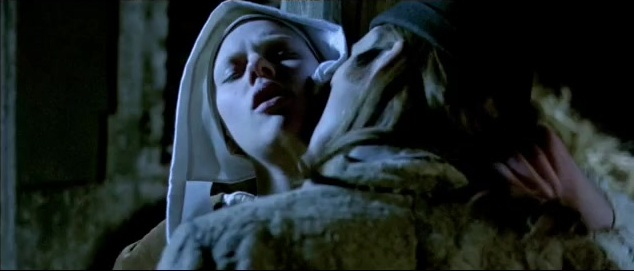 Scarlett Johansson sexy - Girl with a Pearl Earring (2003)