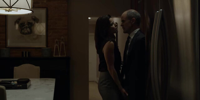 Neve Campbell sexy - House of Cards (2017)