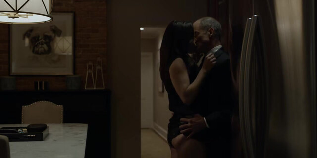 Neve Campbell sexy - House of Cards (2017)