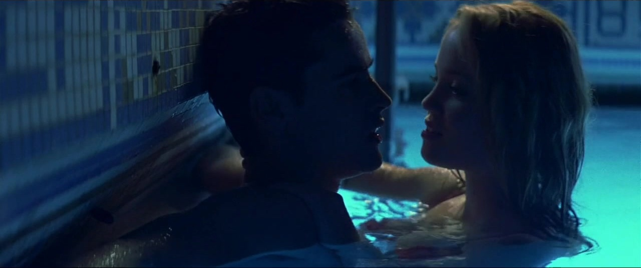 Erika Christensen sexy, Shiri Appleby sexy - Swimfan (2002)