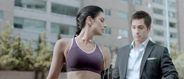 Alejandra Guilmant sexy,  Aislinn Derbez sexy - A la mala (2015)