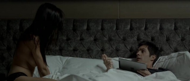Alejandra Guilmant sexy,  Aislinn Derbez sexy - A la mala (2015)