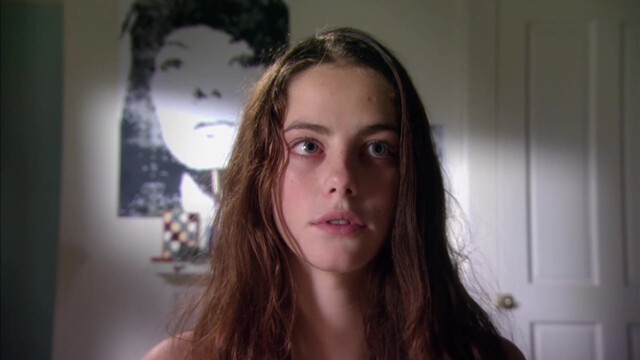 Kaya Scodelario sexy - Skin s03e08 (2009)