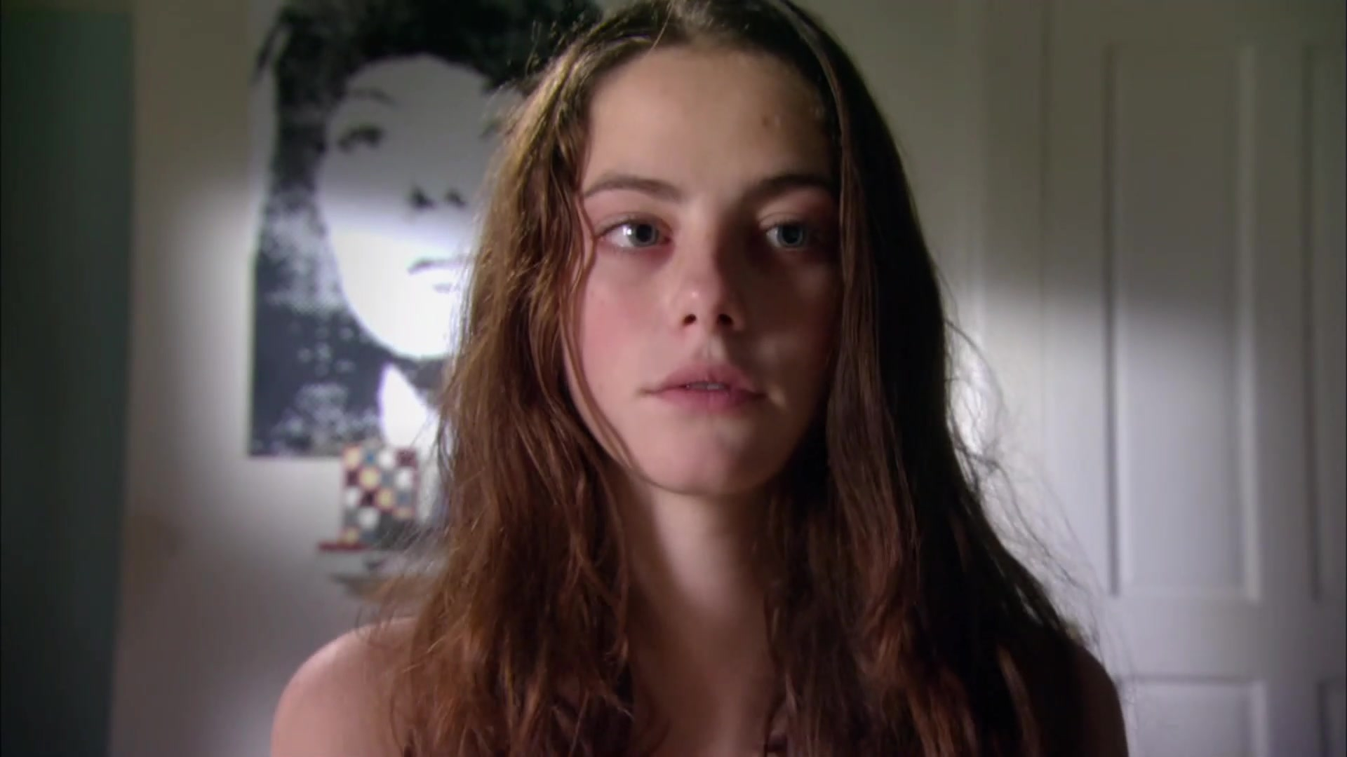 Kaya Scodelario sexy - Skin s03e08 (2009)