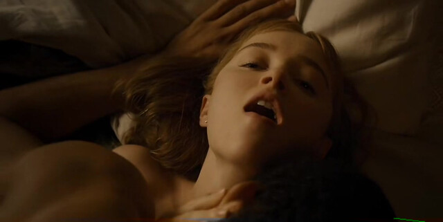 Phoebe Dynevor sexy - Bridgerton s01e06 (2020)