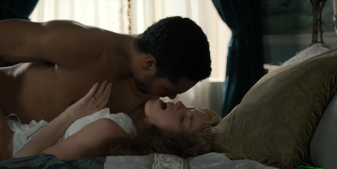 Phoebe Dynevor sexy - Bridgerton s01e08 (2020)