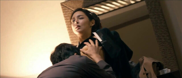 Park Si-yeon nude, Yoon-Jae nude - The Scent (2012)