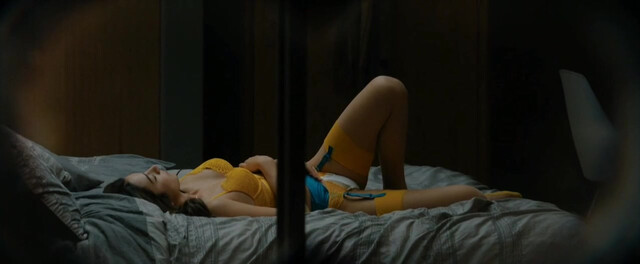 Sydney Sweeney nude, Natasha Liu Bordizzo nude  - The Voyeurs (2021)