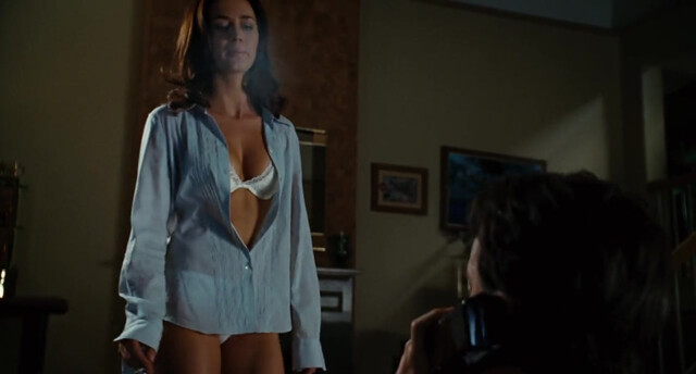 Emily Blunt sexy - Charlie Wilson's War (2007)