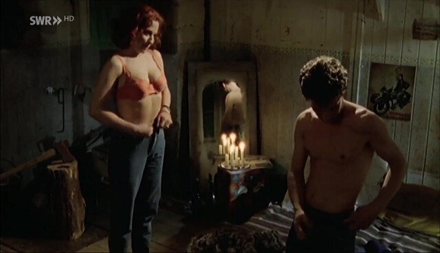 Simone Thomalla nude - Tatort s01e427 (1999)