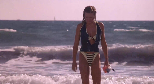 Courtney Thorne-Smith sexy, Harley Jane Kozak nude - Side Out (1990)