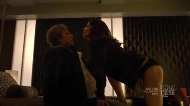 Emmanuelle Vaugier sexy, Anna Silk sexy - Lost Girl s02e21 (2012)