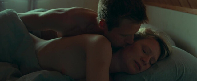 Mia Wasikowska nude, Vicky Krieps nude - Bergman Island (2021)