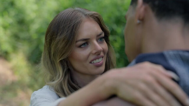 Samara Weaving sexy - Nine Perfect Strangers s01e05 (2021)