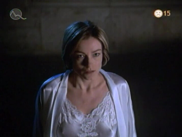 Stefania Rocca sexy - Dracula s01e02 (2002)