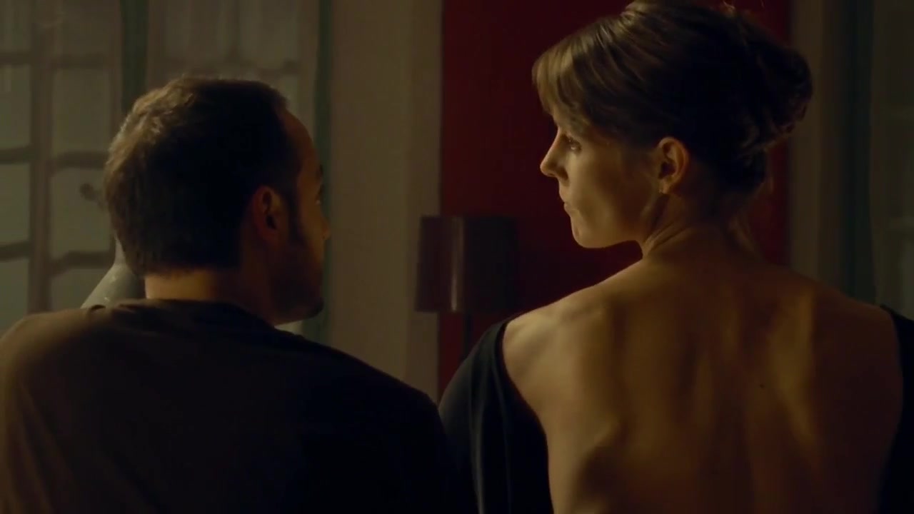 Helene Fillieres sexy - Mafiosa s01e03 (2006)