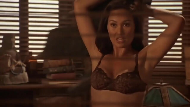 Tia Carrere sexy - Relic Hunter s01e01 (1999)