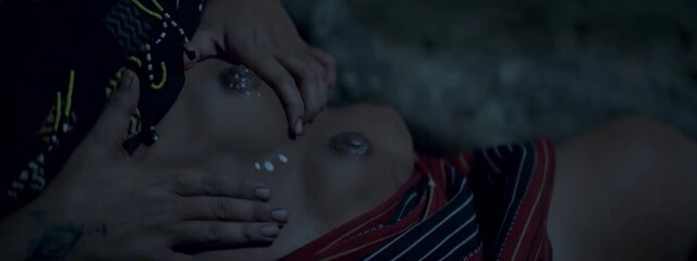 Solenn Heussaff nude – Misterio de la Noche (2019)