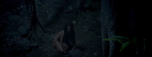 Solenn Heussaff nude – Misterio de la Noche (2019)