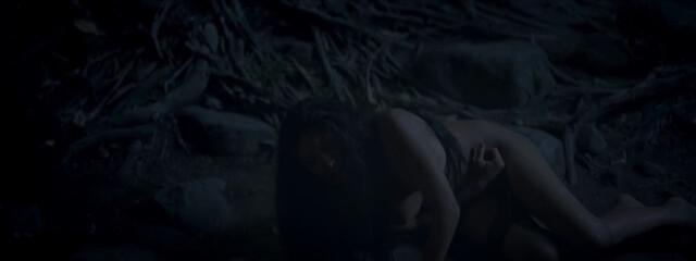 Solenn Heussaff nude – Misterio de la Noche (2019)