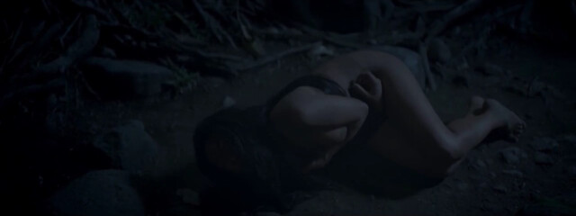 Solenn Heussaff nude – Misterio de la Noche (2019)