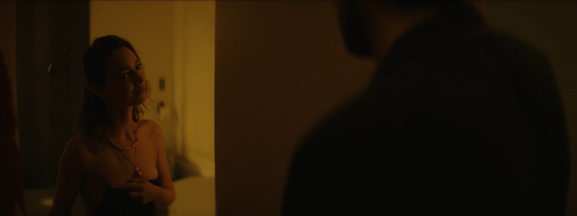 Vera Panfilova sexy, Zepyur Brutyan sexy – V kletke s02e08 (2021)