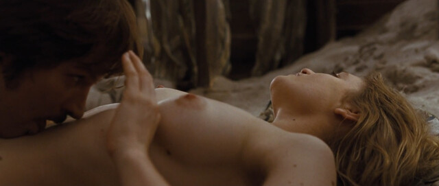 Julia Jentsch nude – Effi Briest (2009)