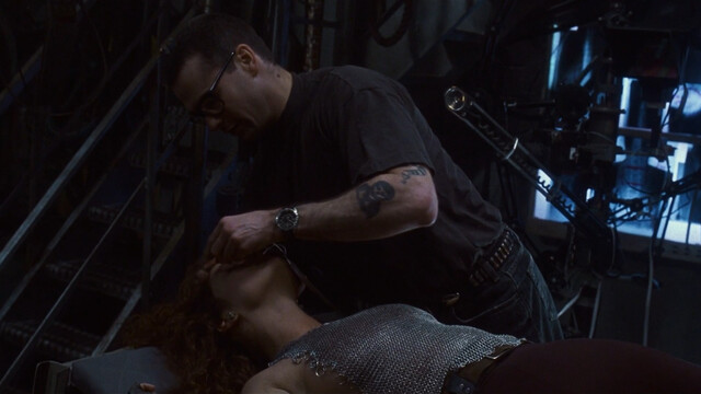 Dina Meyer sexy – Johnny Mnemonic (1995)