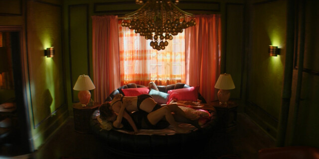 Jennifer Tilly sexy, Fiona Dourif sexy – Chucky s01e05 (2021)