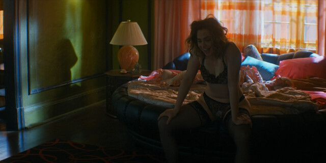 Jennifer Tilly sexy, Fiona Dourif sexy – Chucky s01e05 (2021)