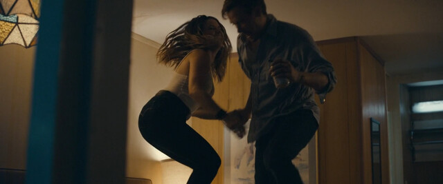 Sophia Bush sexy – Hard Luck Love Song (2020)