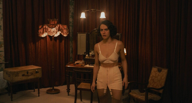 Jessica Brown Findlay sexy – The Banishing (2020)