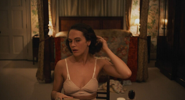 Jessica Brown Findlay sexy – The Banishing (2020)