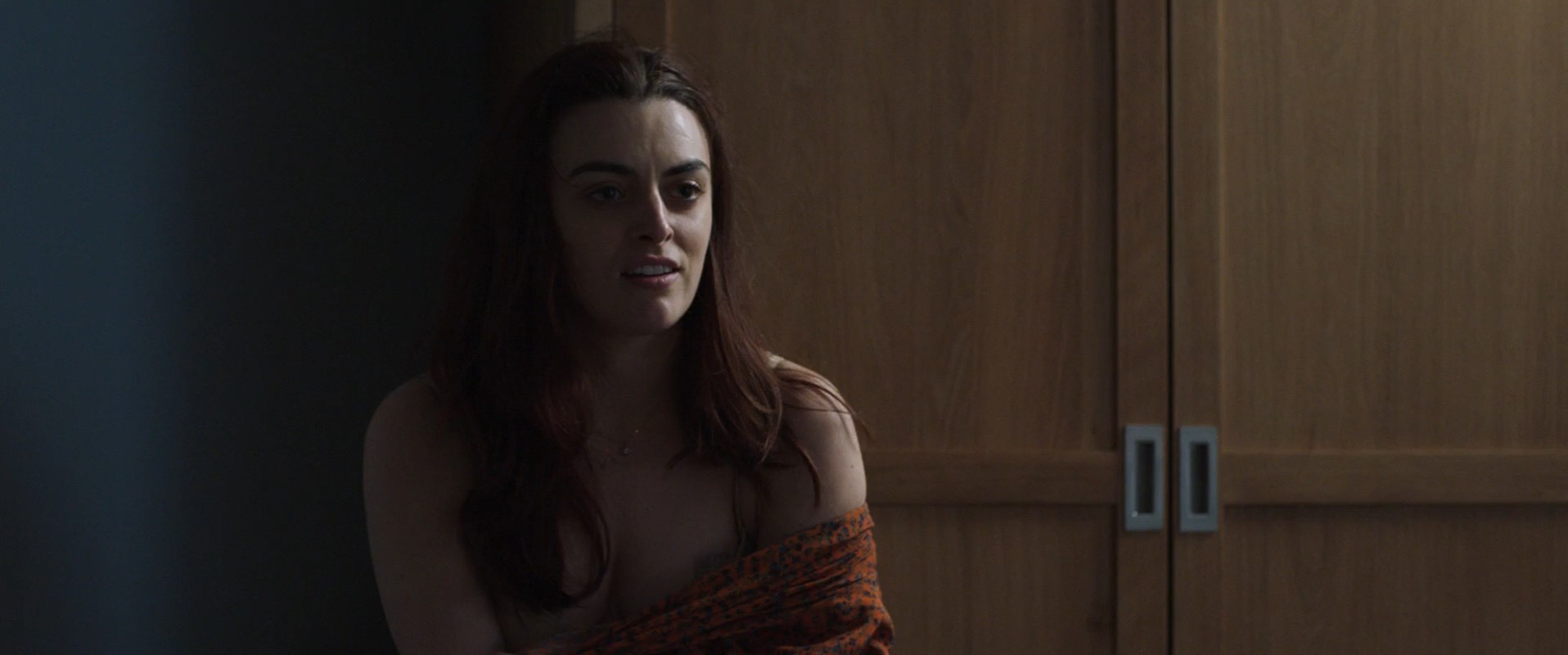 Nora-Jane Noone sexy, Nika McGuigan sexy – Wildfire (2020)